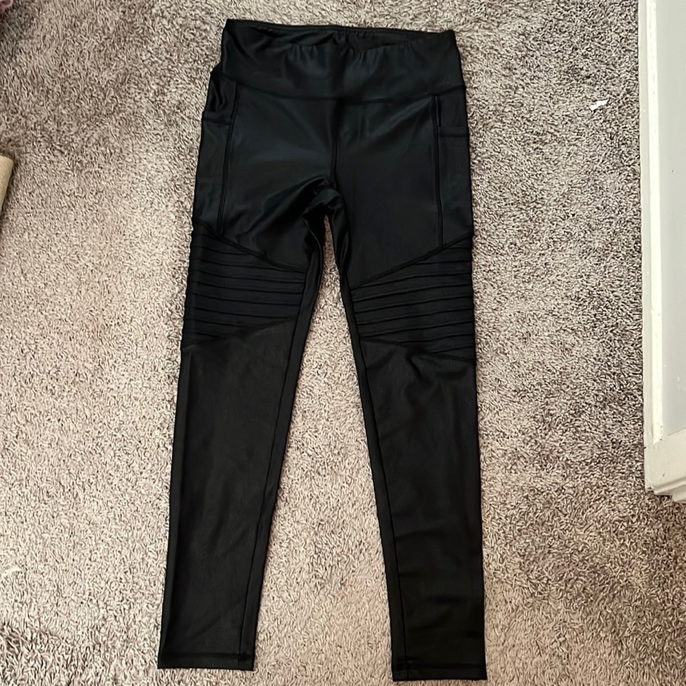 Mono B leggings size large. Full length.